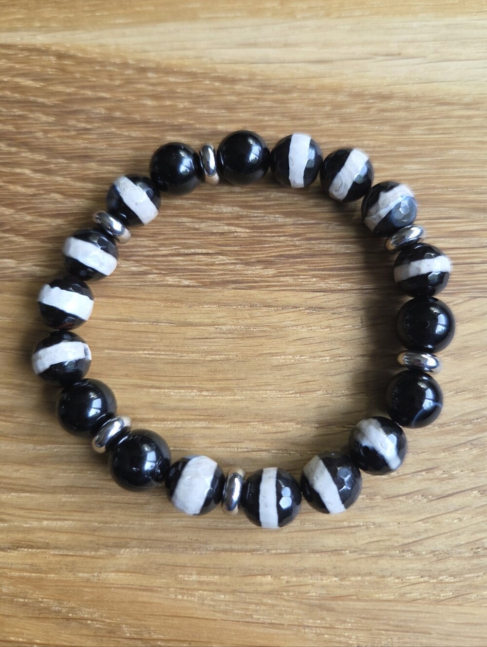 Black / White Tibetan Agate & Black Onyx Beads Stretch Bracelet - Hand Crafted